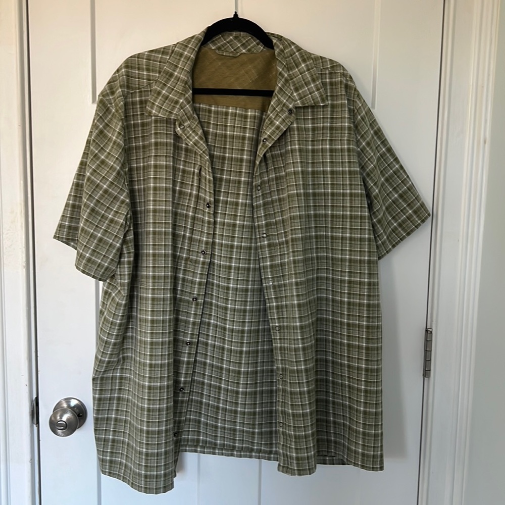 Men’s casual button down- green